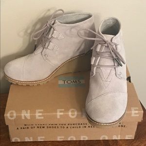 NIB Toms Desert Wedge Drizzle Grey Suede 6.5